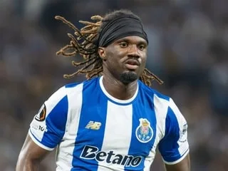 Mercato. L’attaquant de l’OGC Nice Terem Moffi s’engage à Hambourg