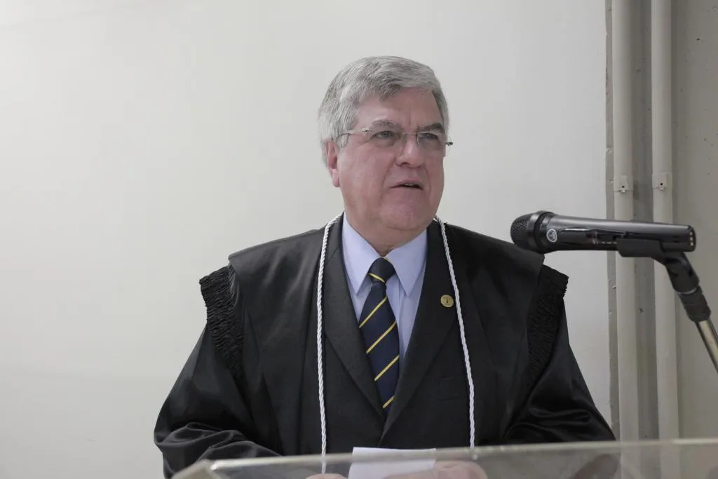 Desembargador do Tribunal de Justiça do Paraná se aposenta após 40 anos de magistratura