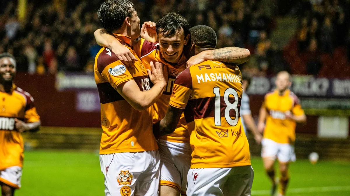 Motherwell continue unbeaten league start with stroll against Dundee United