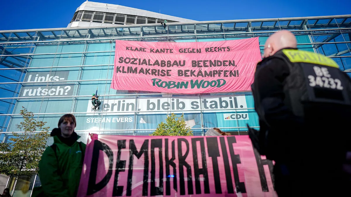 „Robin Wood“ - Umweltaktivisten besetzen CDU-Zentrale in Berlin