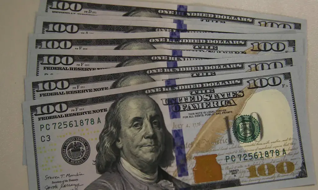 Dólar sobe 0,66% e fecha a R$ 5,19 no último pregão da semana