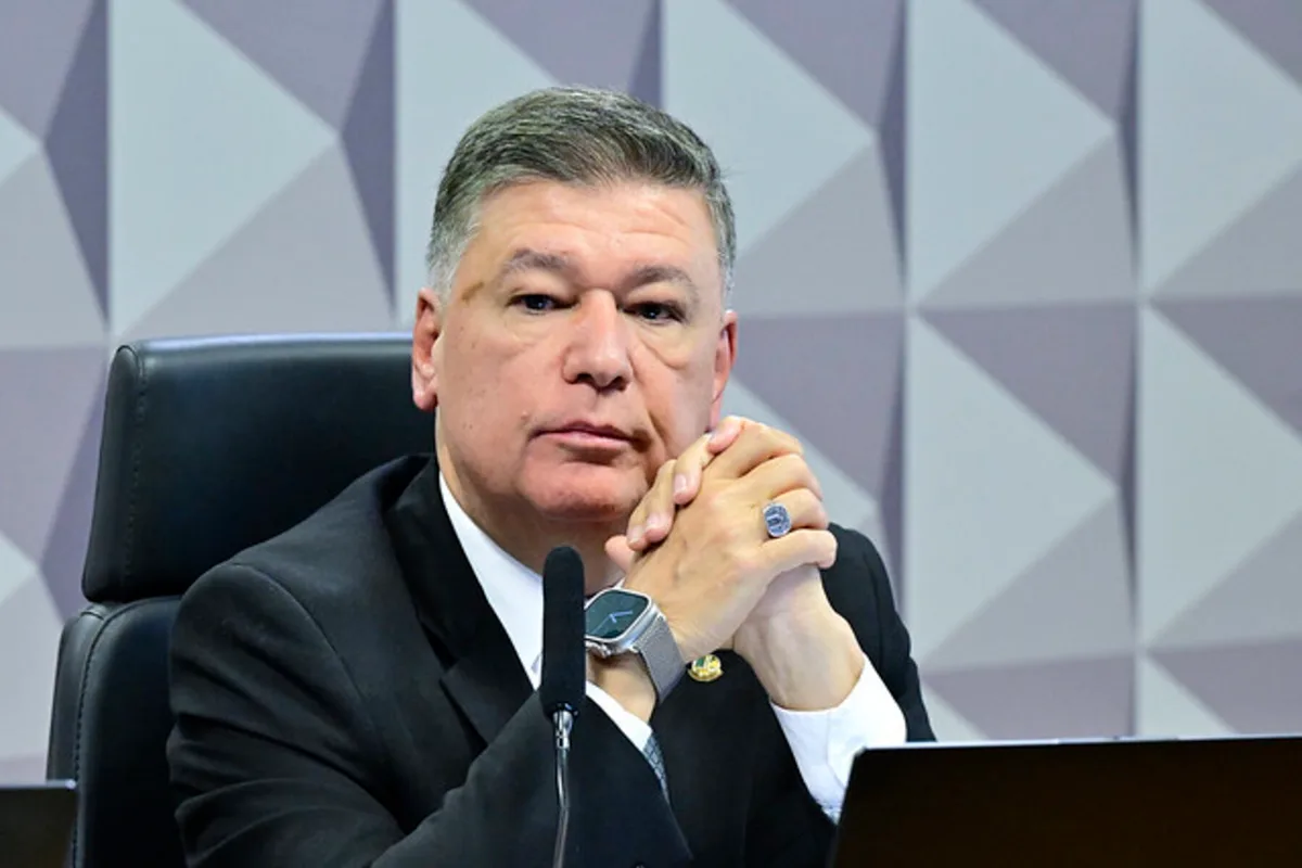 Viana busca assinaturas para criar CPI do Lulinha no Senado