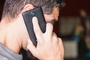 Medida protetiva proíbe interferência de ex-companheiro no trabalho da vítima