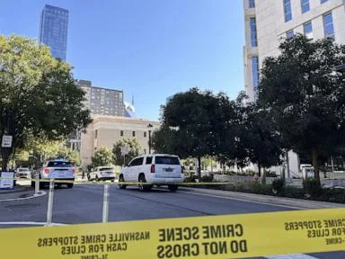 Man armed with gun, knife shot inside federal court by officers: Police