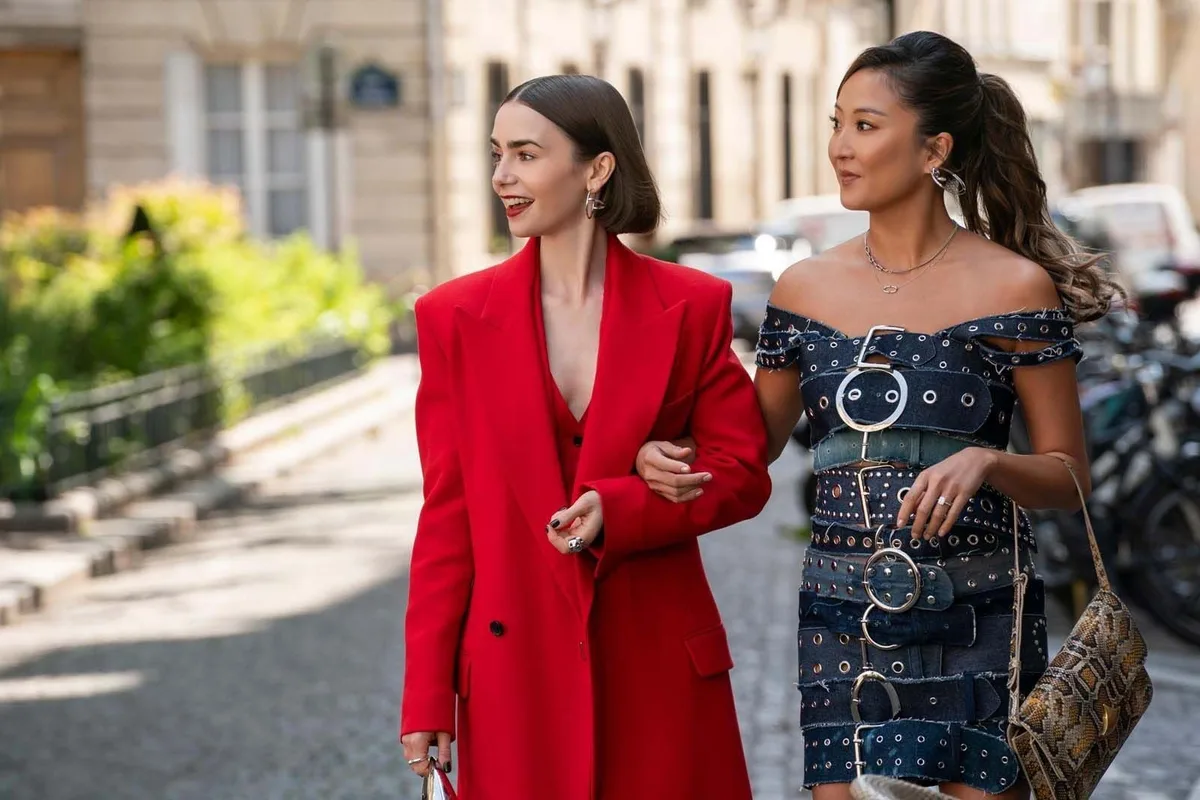 Emily in Paris : Netflix met les fans en joie ! Premières photos officielles et date de sortie dévoilées pour l’ultime saison 6