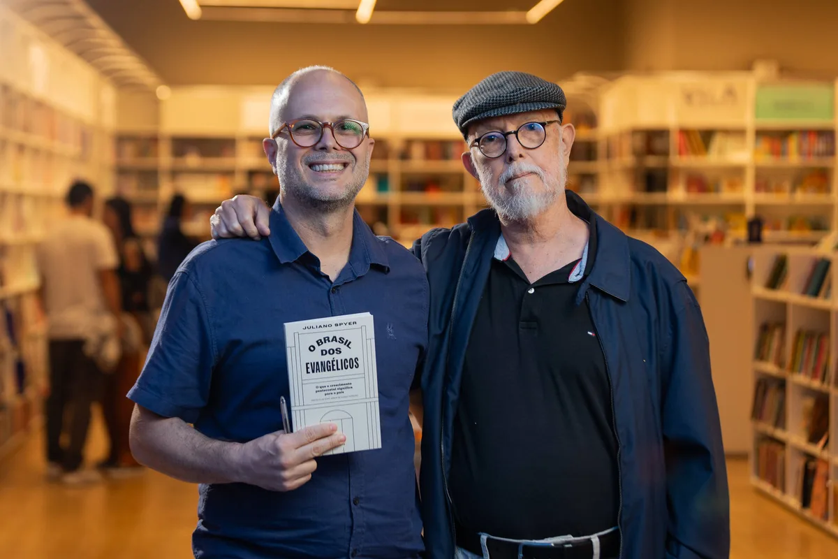 Juliano Spyer reúne jornalistas e acadêmicos em lançamento de livro em SP