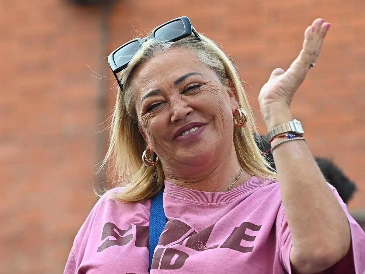 "En nuestra casa era una festividad todo". Belén Esteban responde al duro reproche de Julia Janeiro