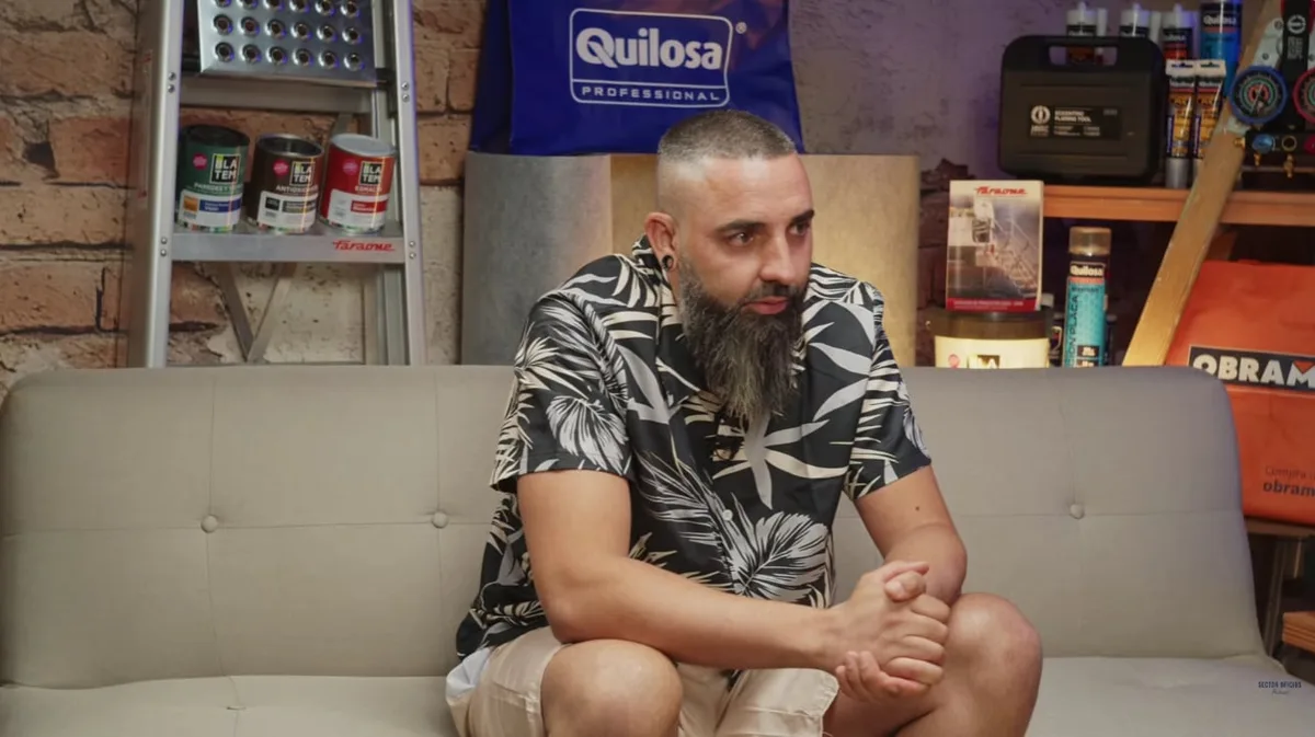 Jorge, aprendiz de fontanero a los 43 años: “Es el oficio con más demanda, todo el que nos llama dice ‘venid rápido’”