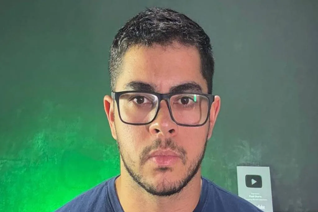 Os trabalhadores que 'd�o adeus � CLT' atr�s do sonho de viver fazendo v�deos de IA