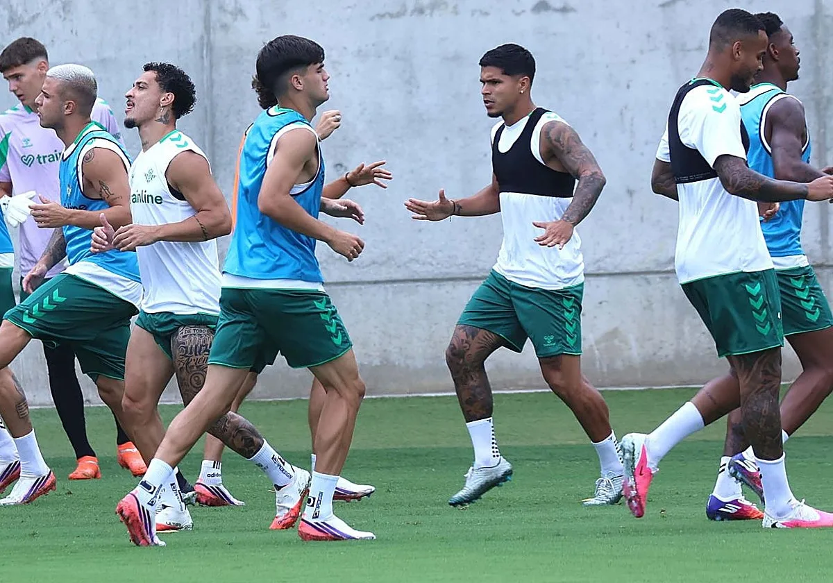 Morante volvió a ejercitarse con el grupo en el entrenamiento de este domingo