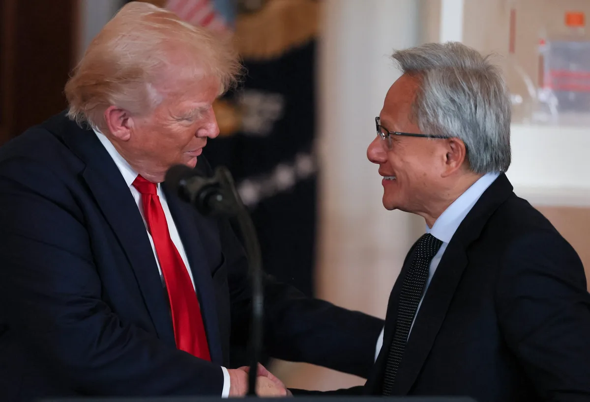 Jensen Huang le dice a Trump que no ralentizará el desarrollo de IA: “No vamos a permitirlo”