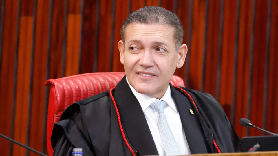 Nunes Marques volta a restringir canal “Exército do Lula” e cita responsabilização do presidente