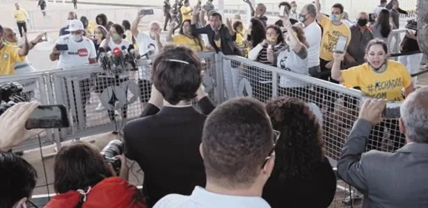 Trump repete nos EUA roteiro de ataques à imprensa visto com Bolsonaro