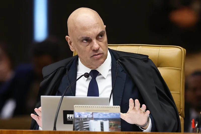 Moraes se declara impedido em processo sobre registros de entrada da esposa e de Vorcaro