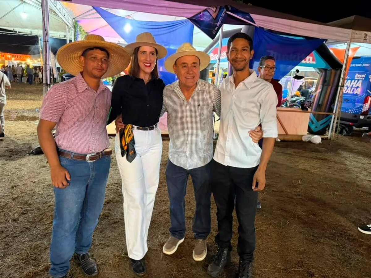 Bocalom é recebido com carinho pelo público durante a Expoquinari