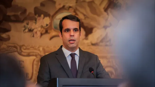 "PS defende manutenção de posição estratégica do Estado na TAP"