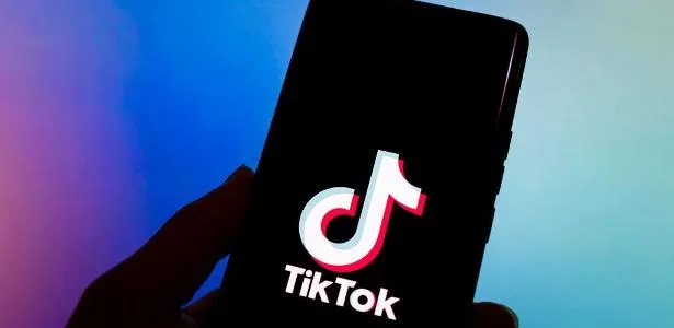 IA encontra falhas e acessa câmera e fotos de celular em teste no TikTok