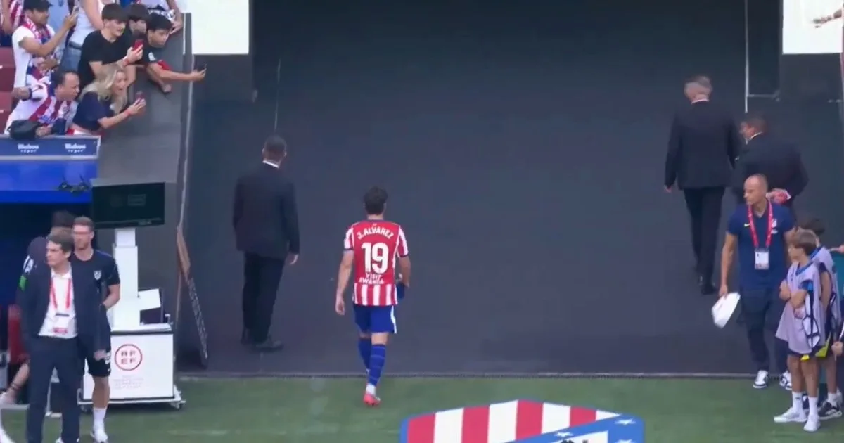 Diego Simeone contó por qué Julián Alvarez no saludó a los hinchas tras el agónico empate del Atlético de Madrid: "Necesitamos estar juntos"