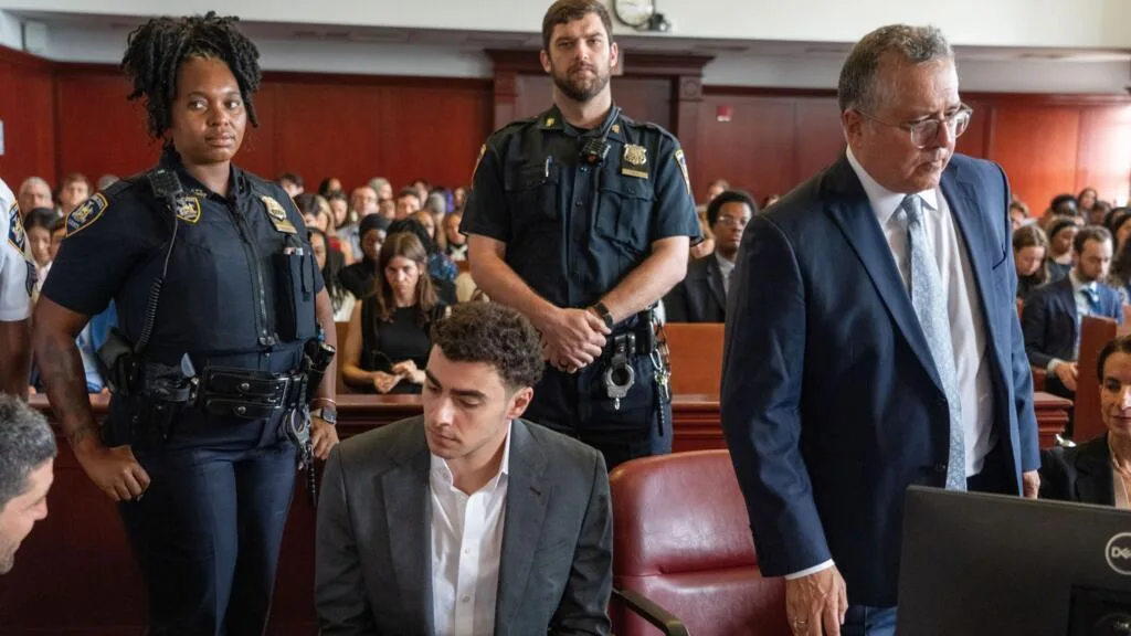 Meurtre d'un patron d'assurance aux États-Unis: Luigi Mangione plaide coupable