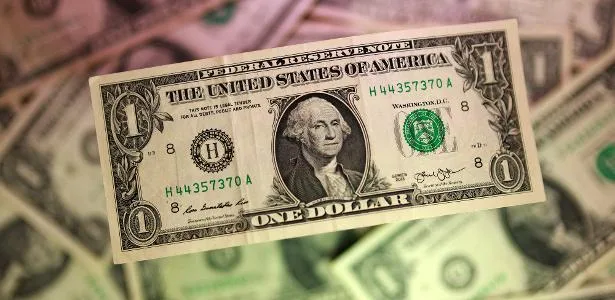 Dólar ronda R$ 5,21 e Bolsa abre em alta, com IBC-Br e Galípolo no radar