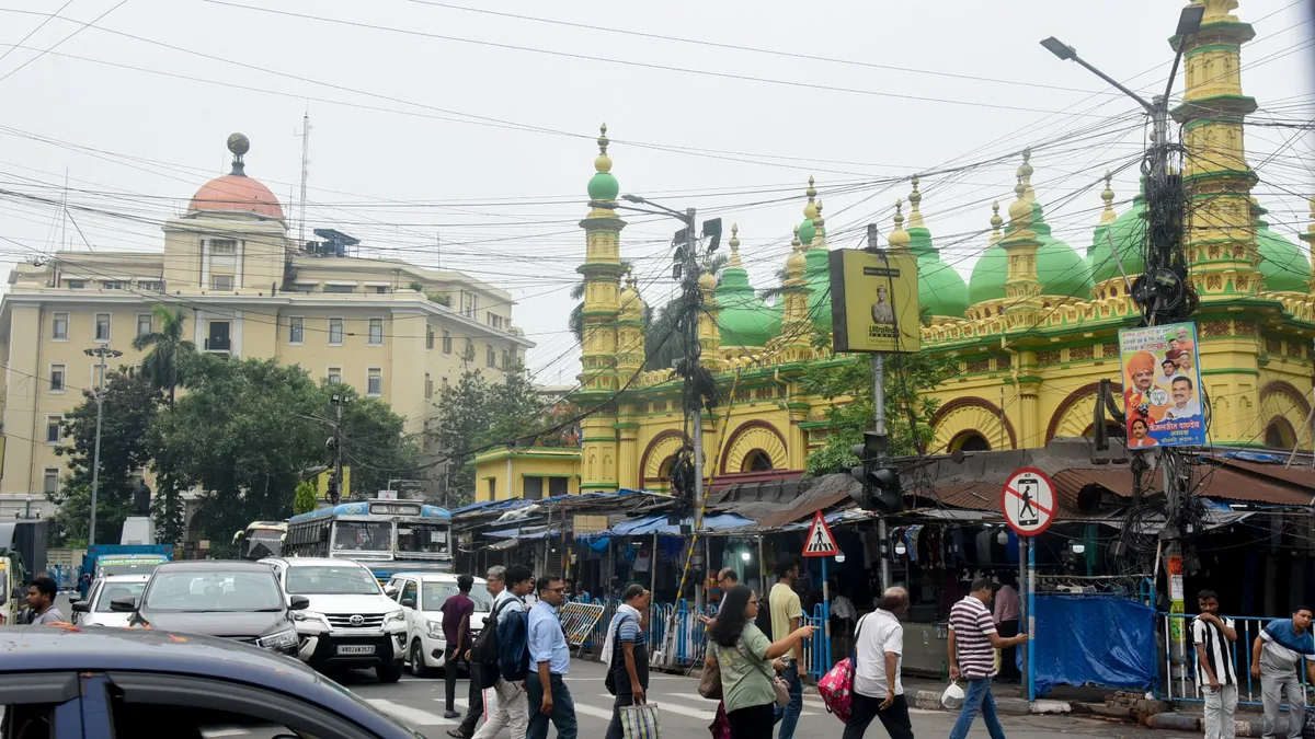 Au moins neuf morts dans l'incendie d'un hôtel à Calcutta, en Inde