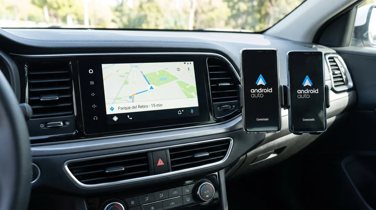 Cómo es el truco de Android Auto usando dos celulares para tener una mejor experiencia de conducción
