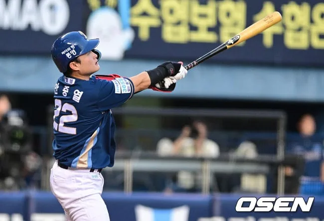 [사진]선제 1타점 희생플라이 뽑아내는 NC 안중열