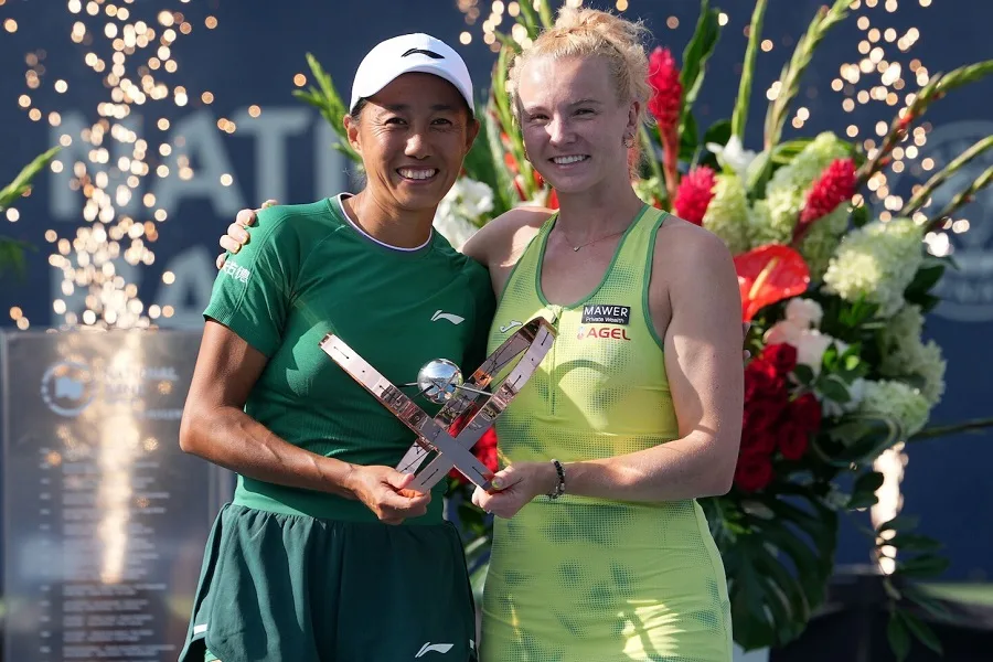 Siniakova e Zhang conquistam o título de duplas em Toronto