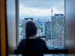 Bestimmte Berufe oft betroffen : Zahl der Fehltage wegen psychischer Erkrankungen steigt stark