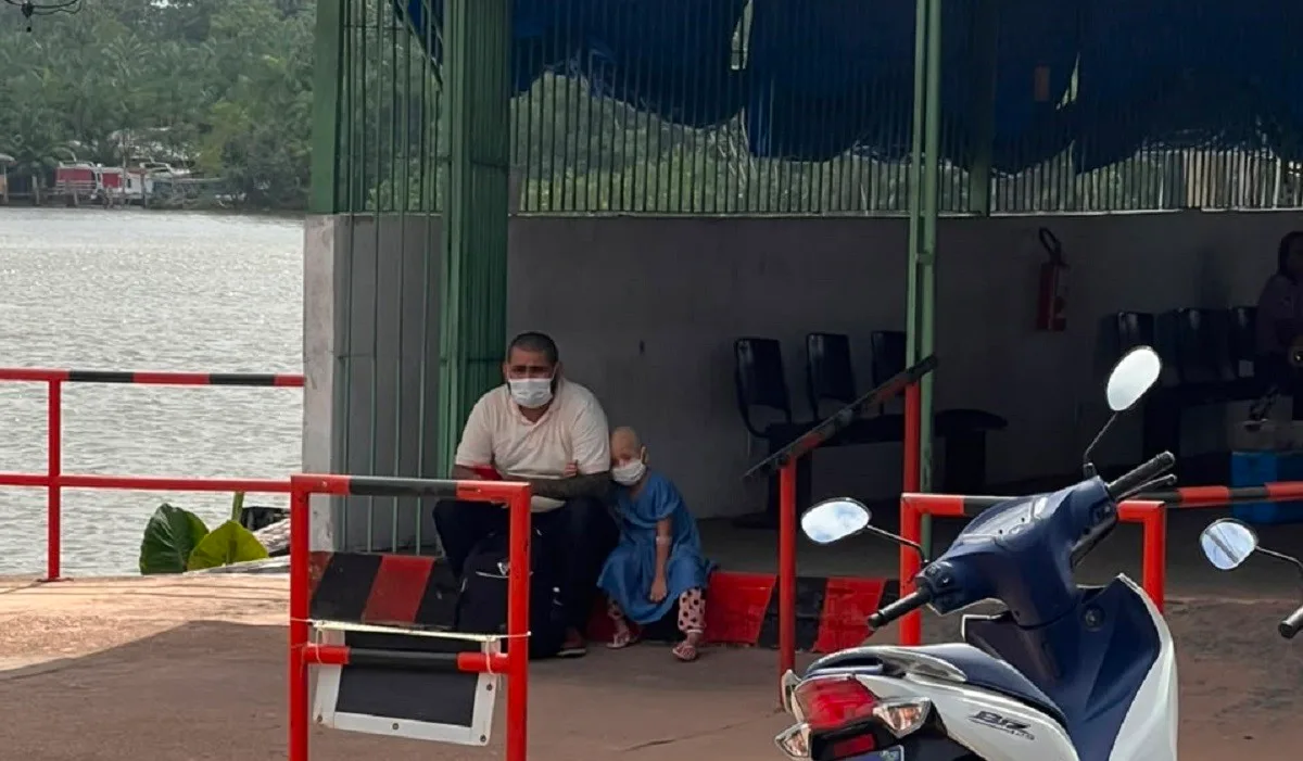 Foto em porto mobiliza rede de apoio a menina com leucemia no Pará