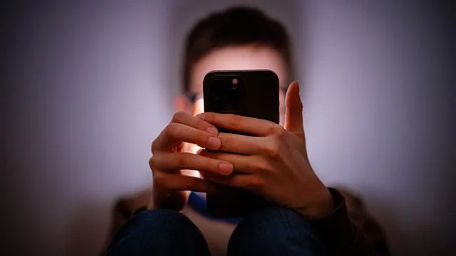 Altersbeschränkung für soziale Medien: Prien fordert Mindestalter für soziale Medien