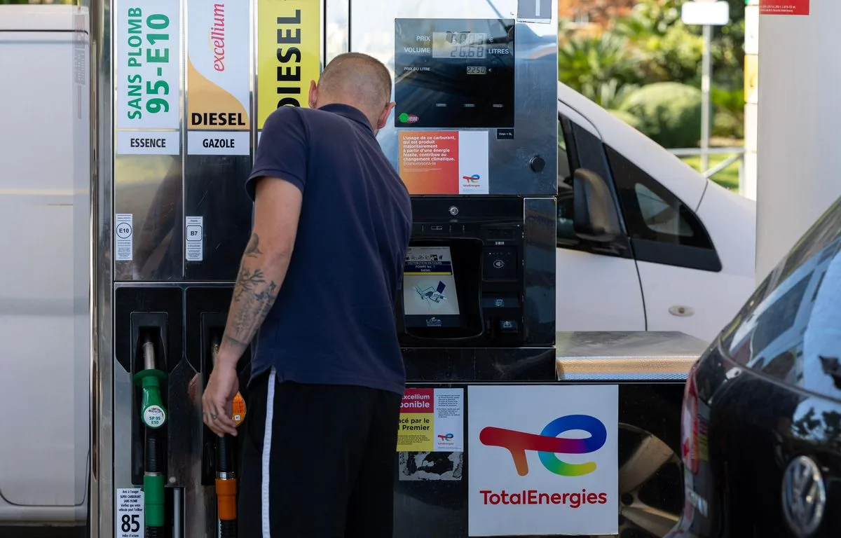 Prix des carburants : Critiqué par Jean-Luc Mélenchon sur ses bénéfices, TotalEnergies répond vivement sur X