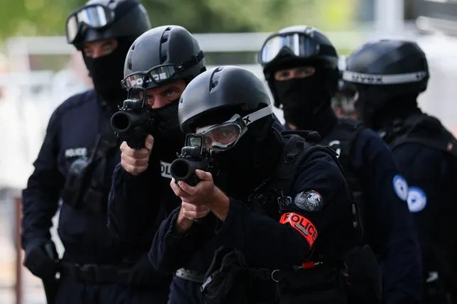 Violences policières contre les lycéens : “la France à l’épreuve de ses principes”