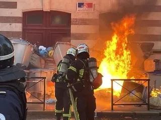 Mobilisation lycéenne : sept adolescents interpellés ce jeudi matin pour l’incendie de la façade d’un lycée à Nantes