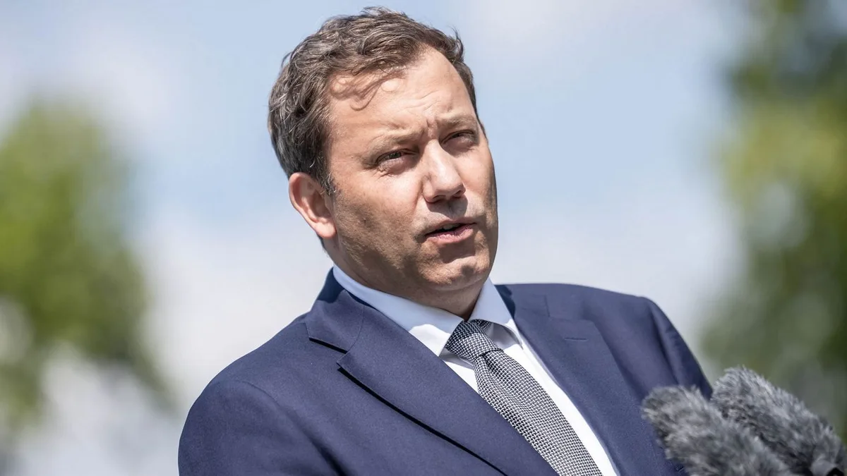 Ringen um Übernahme: Klingbeil lädt Unicredit-Chef zu Gespräch über Commerzbank