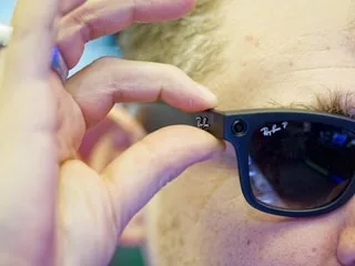 L’association e-Enfance alerte sur la hausse de femmes filmées par des lunettes connectées et harcelées sur les réseaux