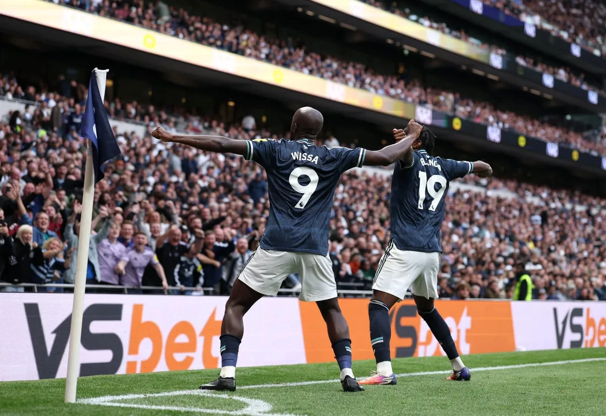 Tottenham 0-2 Newcastle: Spurs slump to second successive defeat as Magpies steal huge three points