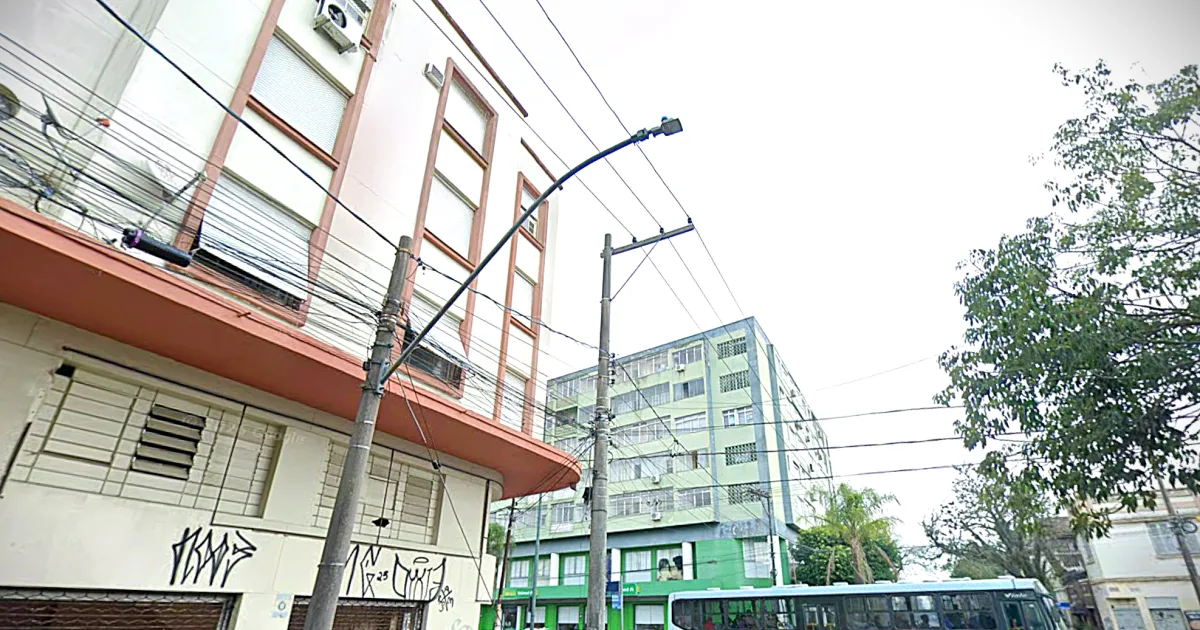 Homem é preso por suspeita de arremessar a mãe da janela em Porto Alegre