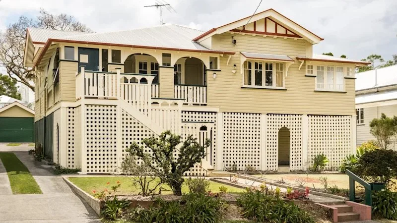 Fierce bidding war pushes historic Queenslander past $2 million