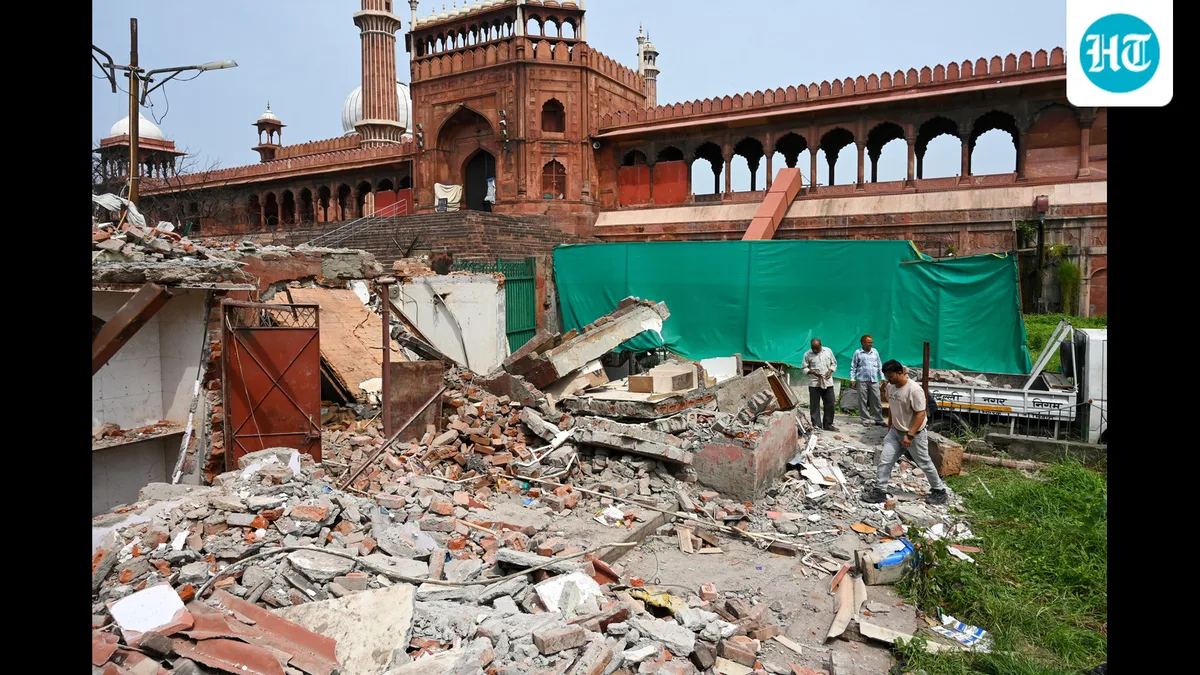 MCD demolishes structures around Jama Masjid as part of encroachment removal drive