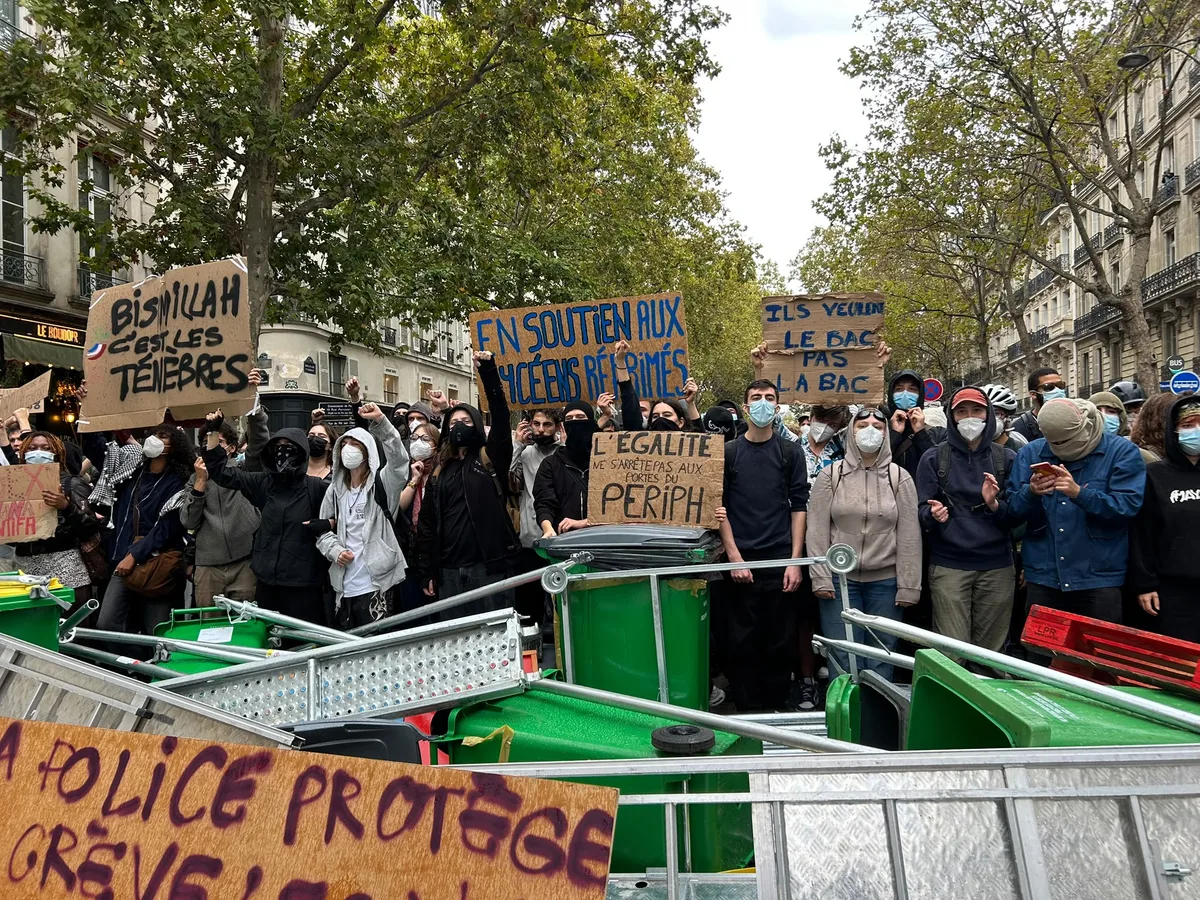 VIDÉOS. Coups de matraques et lacrymo : à Sciences Po Paris, déblocage tendu entre étudiants et forces de l'ordre