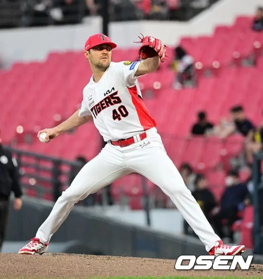 '10년 만에 가을야구 격돌!' LG 톨허스트-KIA 네일, 준PO 1차전 출격...호남선시리즈 기대만발 [준PO]