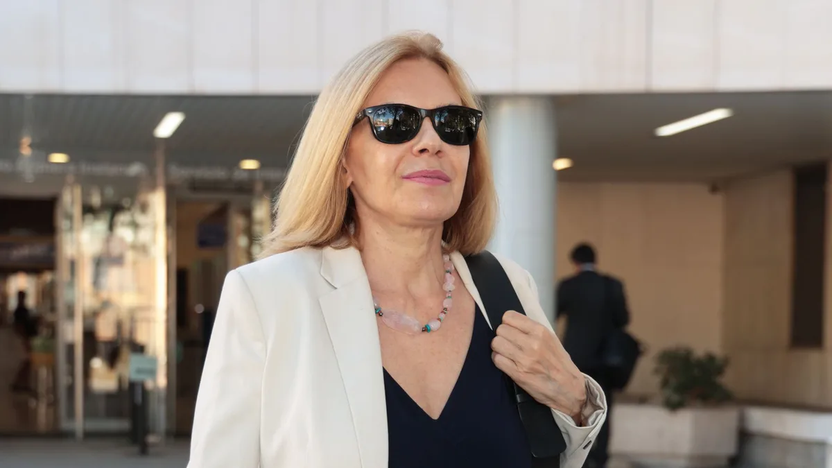 Mónica Medina envía un último mensaje a Emilio Gutiérrez Caba tras abandonar el piso de la discordia: "Siento haber confiado en ti"