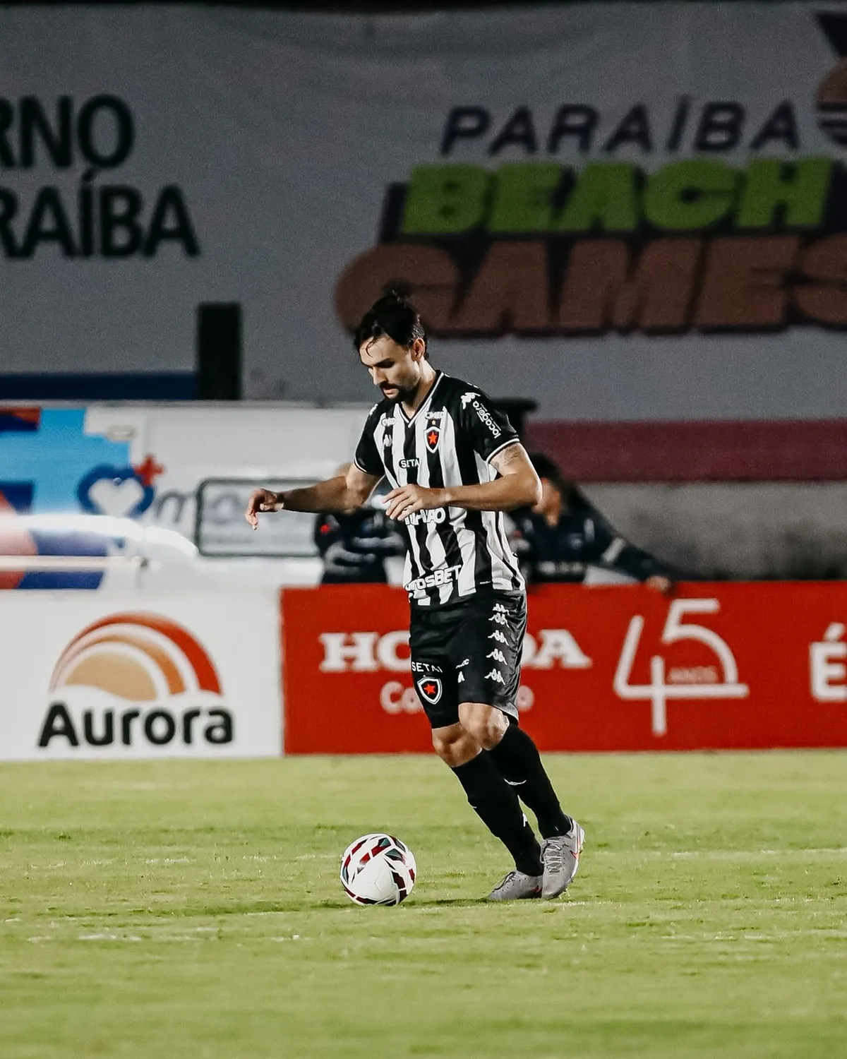 Igor Morais destaca evolução defensiva do Botafogo-PB na Série C: "É um trabalho de toda equipe"