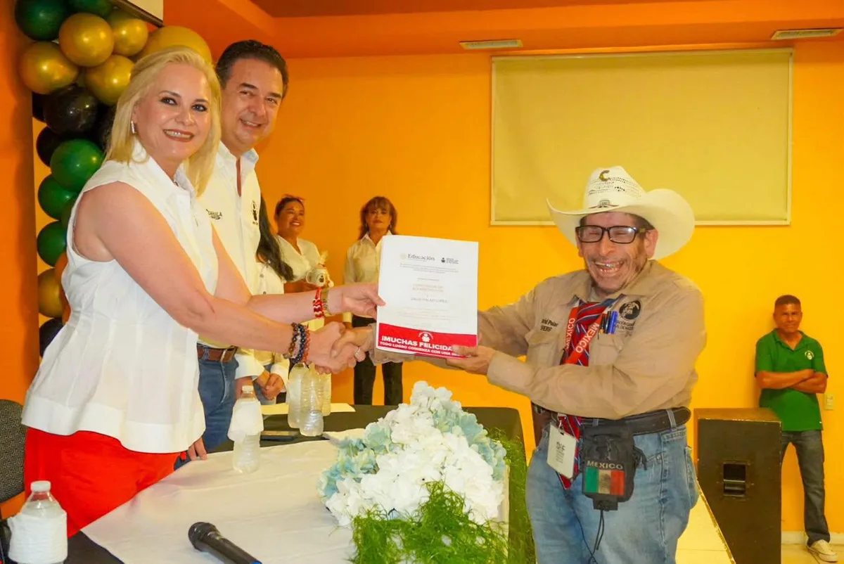 IEEA entrega certificados a 71 estudiantes de Múzquiz, Coahuila