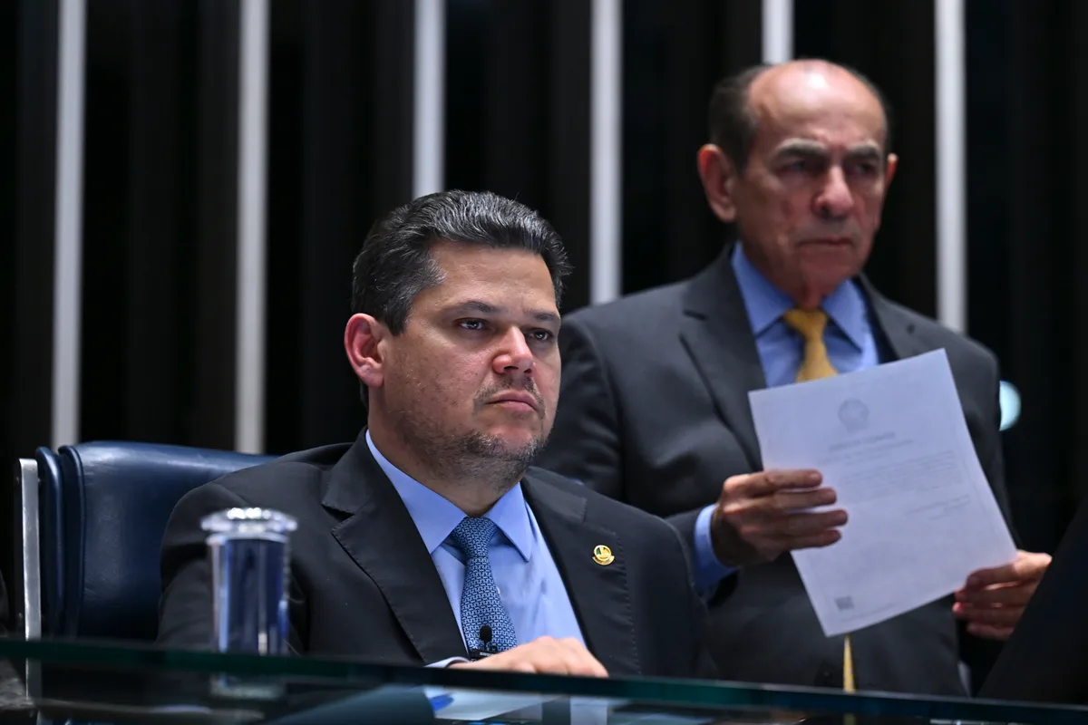 Alcolumbre pauta votação da PEC do fim da escala 6×1 para quarta-feira