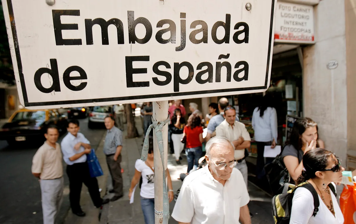 El Defensor del Pueblo presenta un recurso de amparo en el Constitucional para levantar la suspensión del voto a los beneficiados por la "ley de nietos"