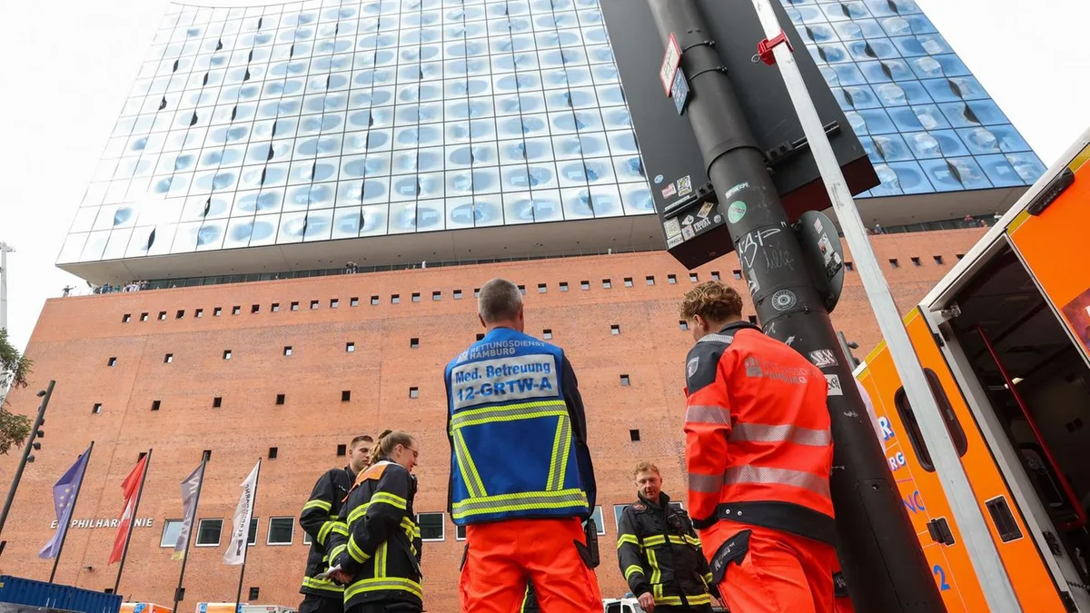 Hamburg: Rettungskräfte versorgen mehr als 40 plötzlich Erkrankte an der Elbphilharmonie