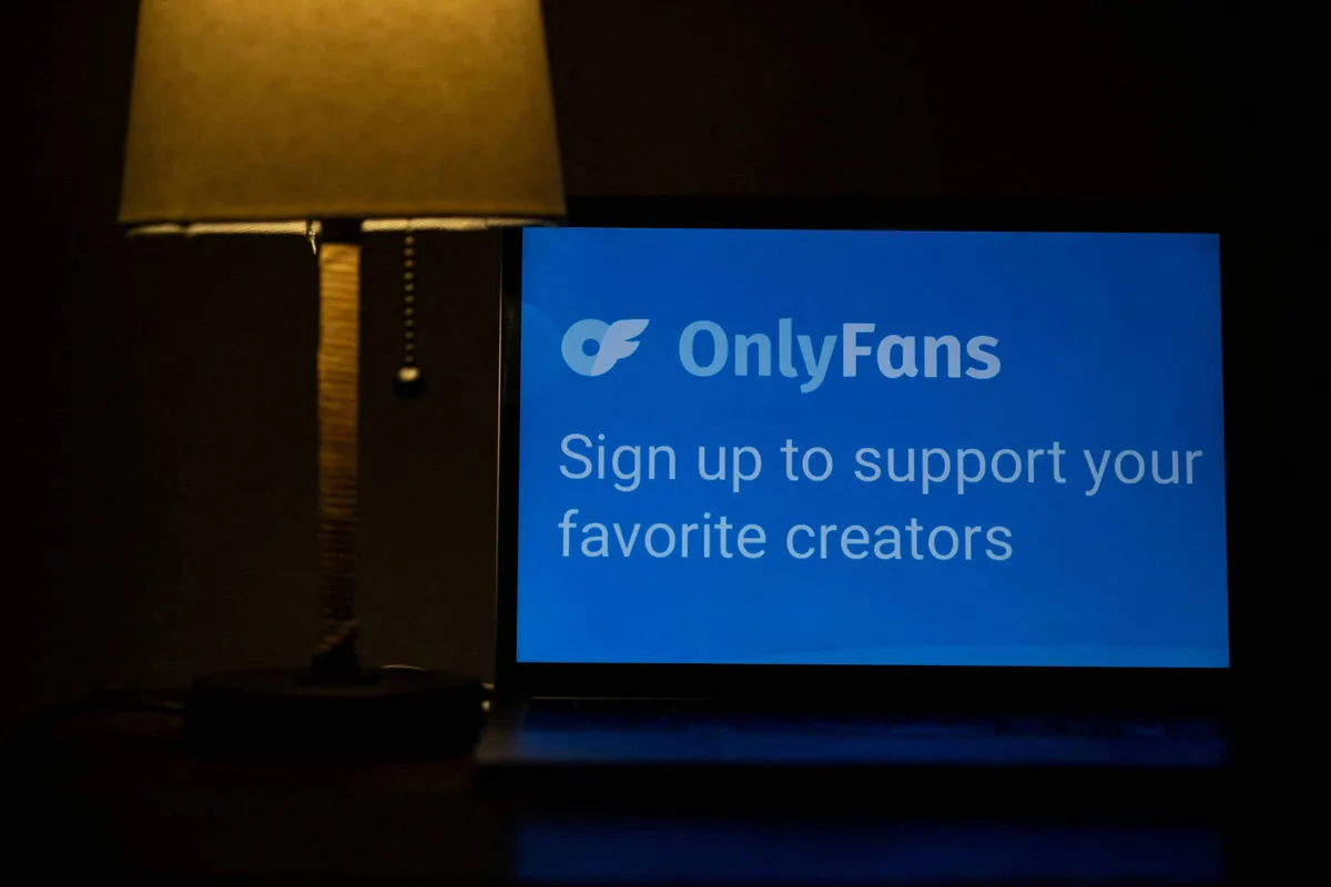 Dono do OnlyFans recebeu mais de R$ 3,6 bilhões em dividendos antes de morrer