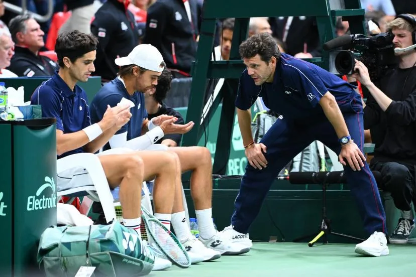 Pierre-Hugues Herbert et Benjamin Bonzi apportent en double le point de l'espoir pour l'équipe de France de Coupe Davis